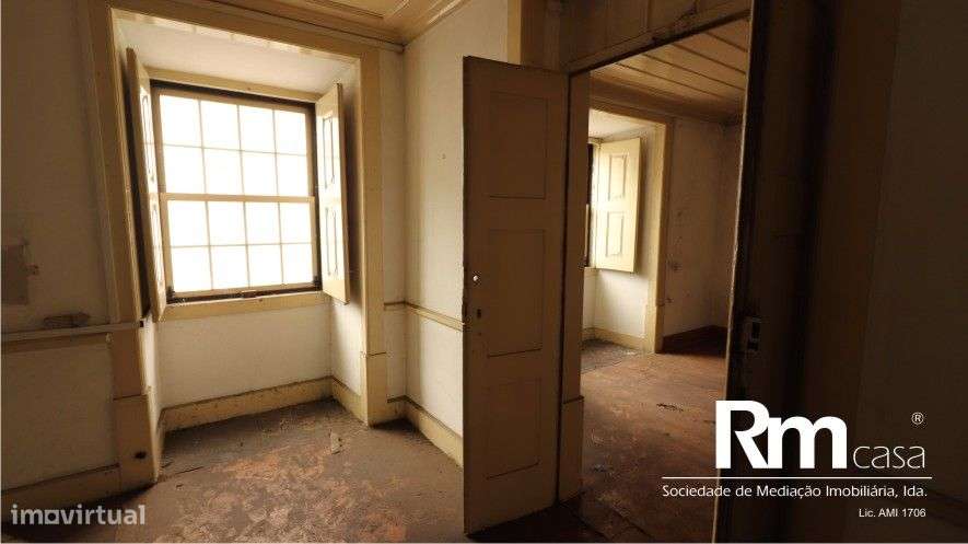 Magnifico prédio devoluto na Rua da Sofia, Largo do Terreiro da Erva-18