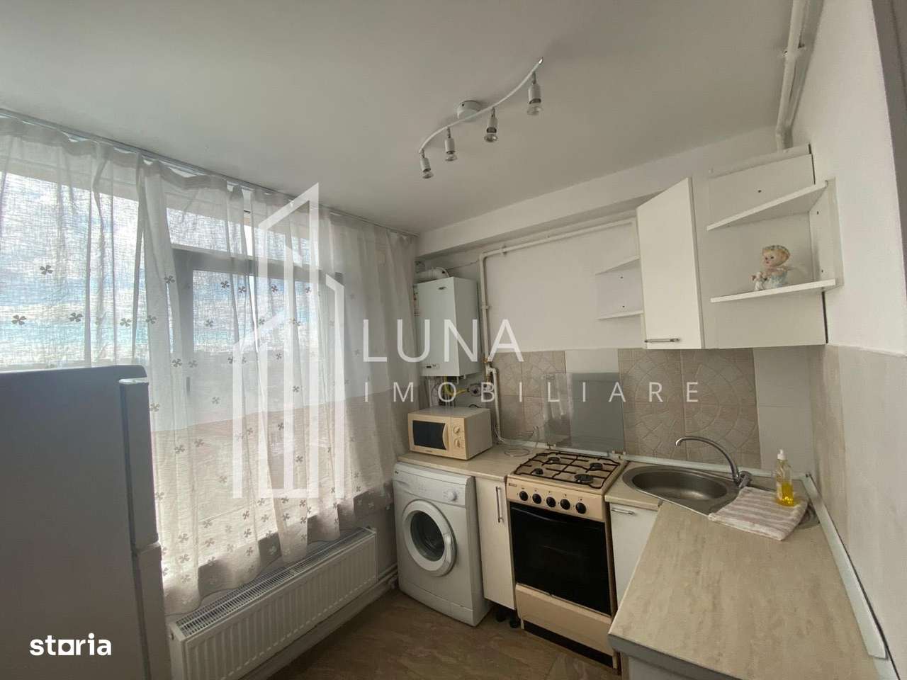 Garsonieră semidecomandată, mobilată, cu parcare și 2 boxe incluse - Imagine principală: 1/7