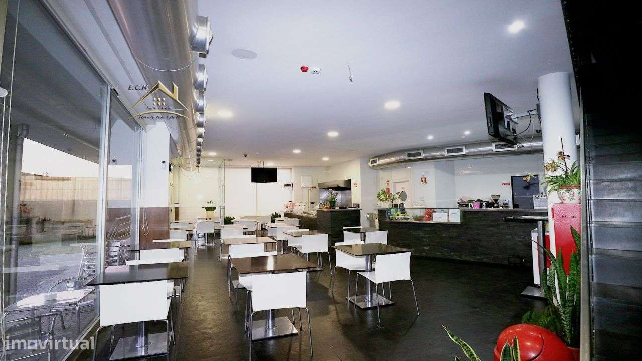 Restaurante "Castelo da Maia" Localizado em Zona Industrial,-9