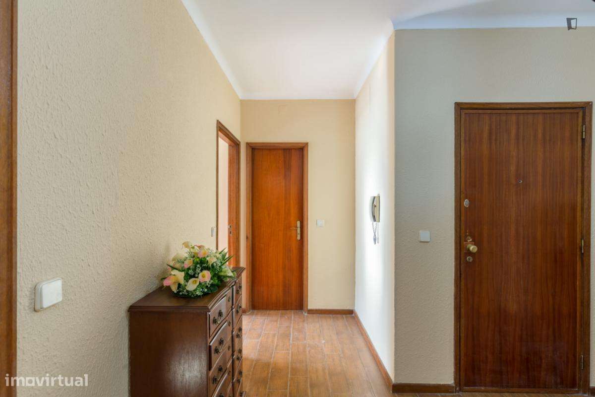 Quarto - localizado em Campanhã Porto - Grande imagem: 5/8