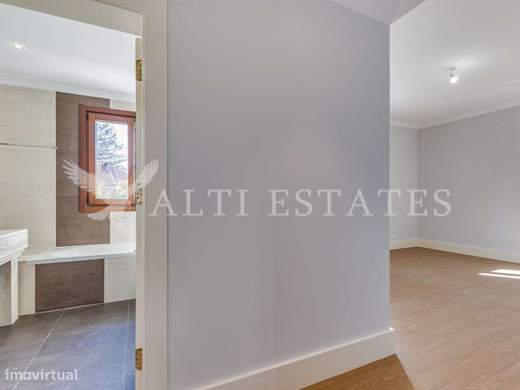 Deslumbrante moradia em zona nobre do Estoril-14