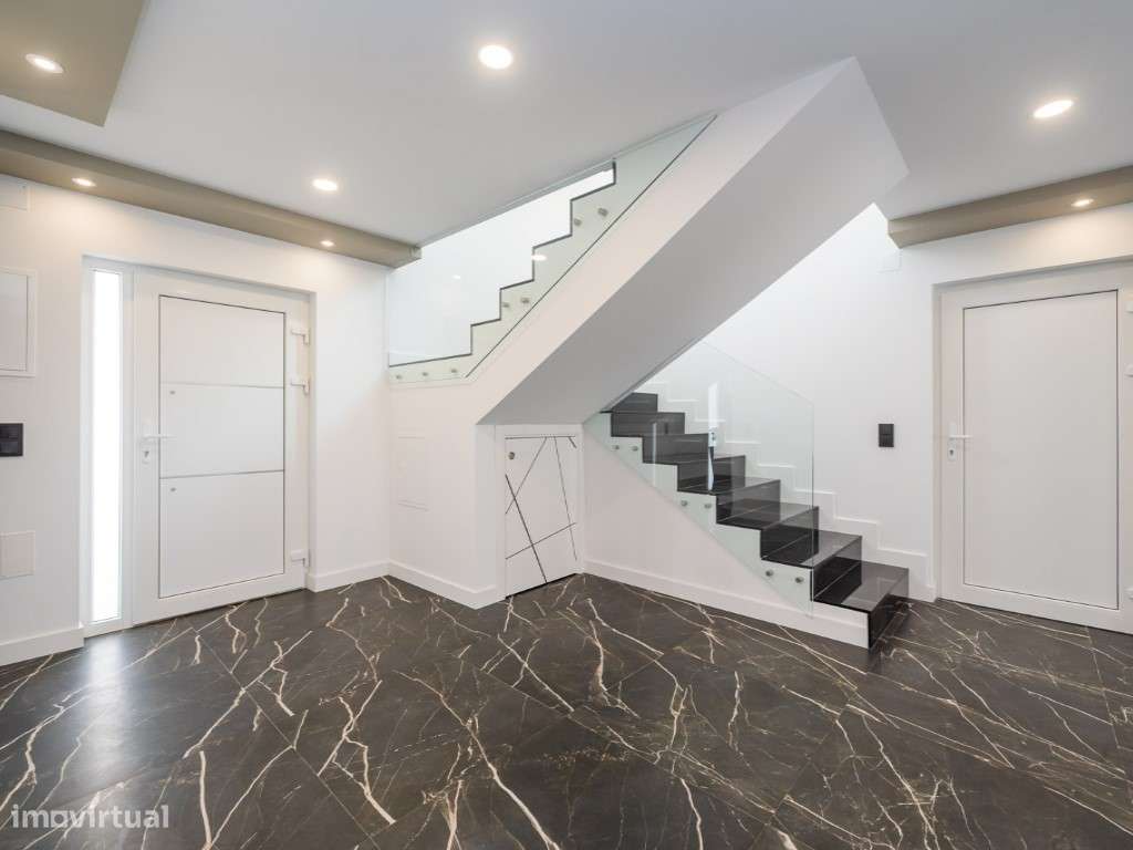 MORADIA NOVA T4 COM PISCINA - SERRA DE CASAL DE CAMBRA-13