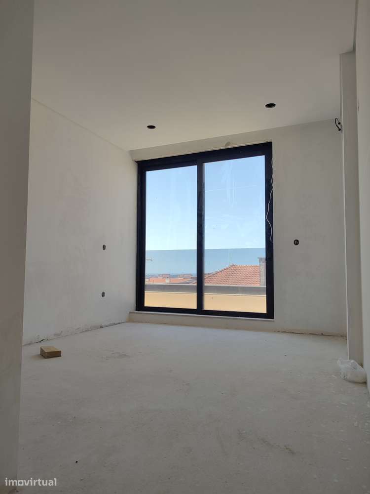 T2 c/ vistas, próximo de Santo Ovídio da futura estação da Linha Rubi.-10