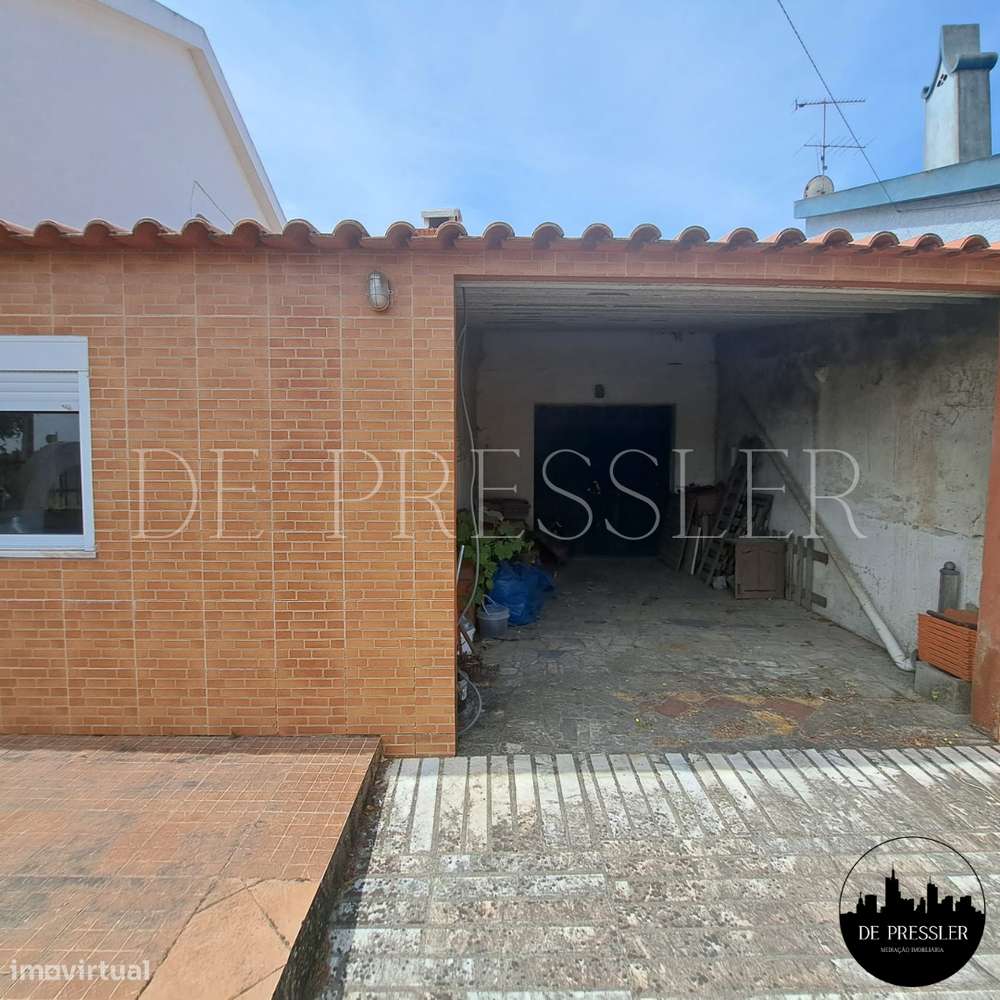 Excelente Moradia Isolada em Santo António da Charneca - Barreiro-24