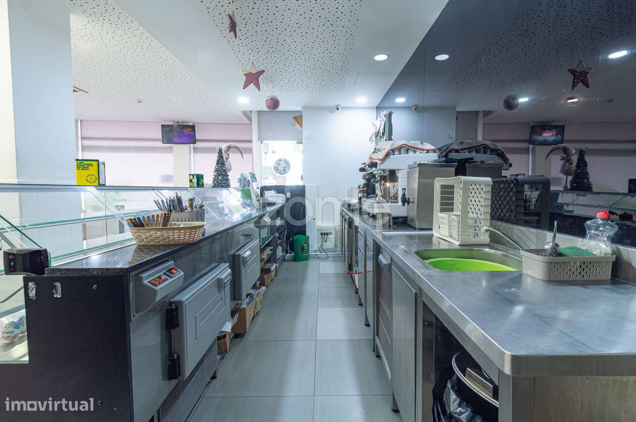 Confeitaria com Fabrico Próprio, em Rio Tinto-0