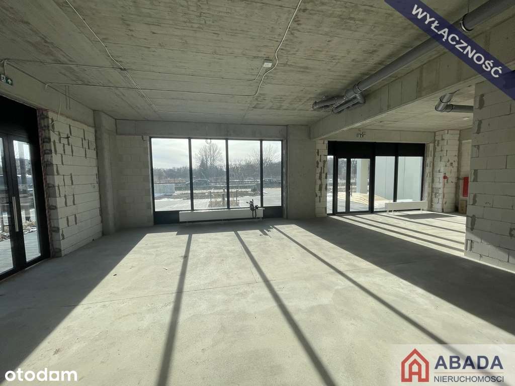 Narożny lokal, wielkie witryny, 2xparking-3