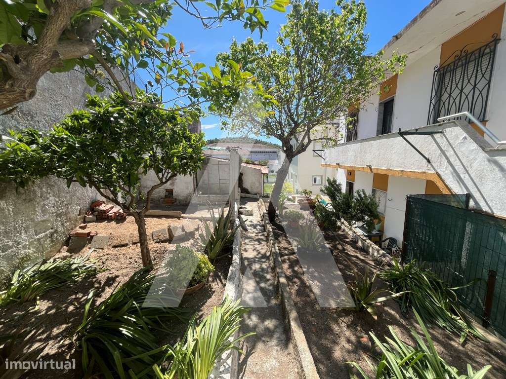 Moradia T4 com quintal e garagem em Arraiolos-18