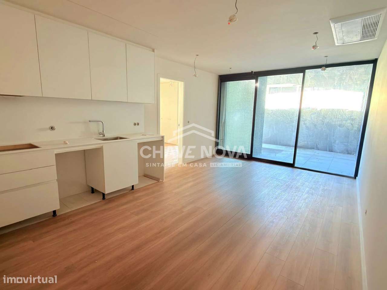 T1 Novo c/ Lugar de Garagem em Santa Marinha (Metro Linha Rubi) - Grande imagem: 2/21