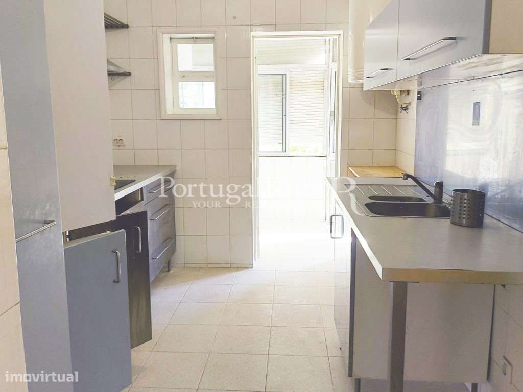 Apartamento T3 projecto Fernando Távora em Ramalde-8