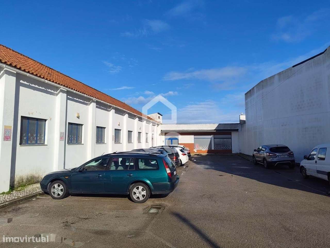 Loja de comércio com a área bruta de 551 m2; atualmente arrendada, fu-5