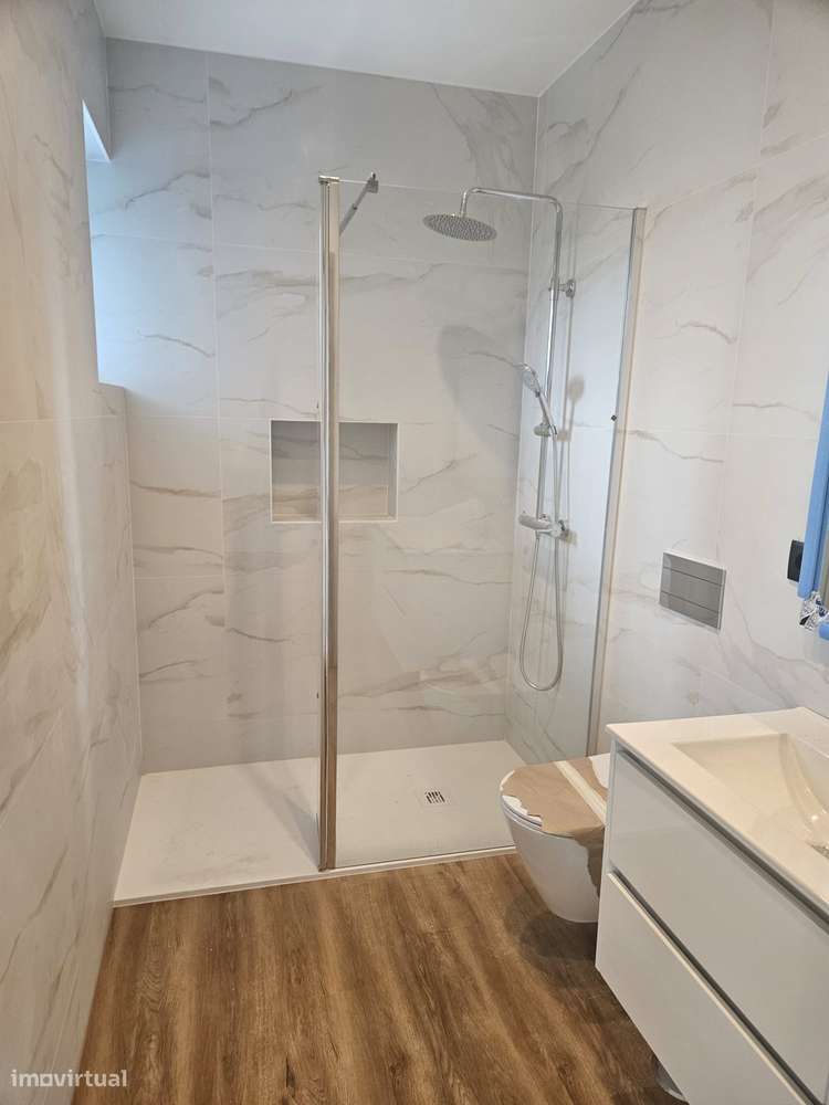 Moradia T4 com Piscina e Jardim-23