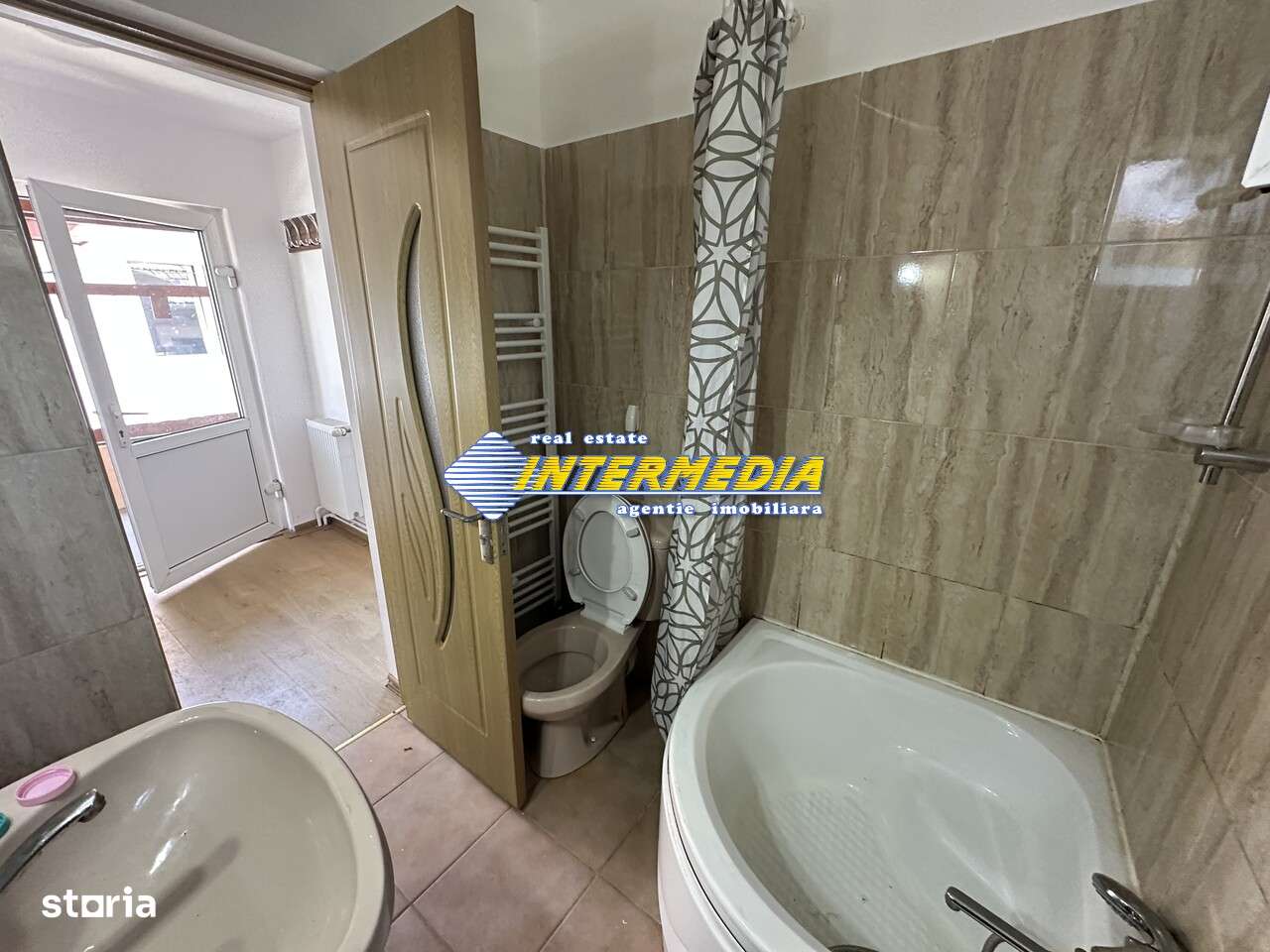 OKAZIE ! Casa 4 Camere 2 Bai, 2 Bucatarii Anexe Garaj Curte pavata de - Imagine principală: 4/10