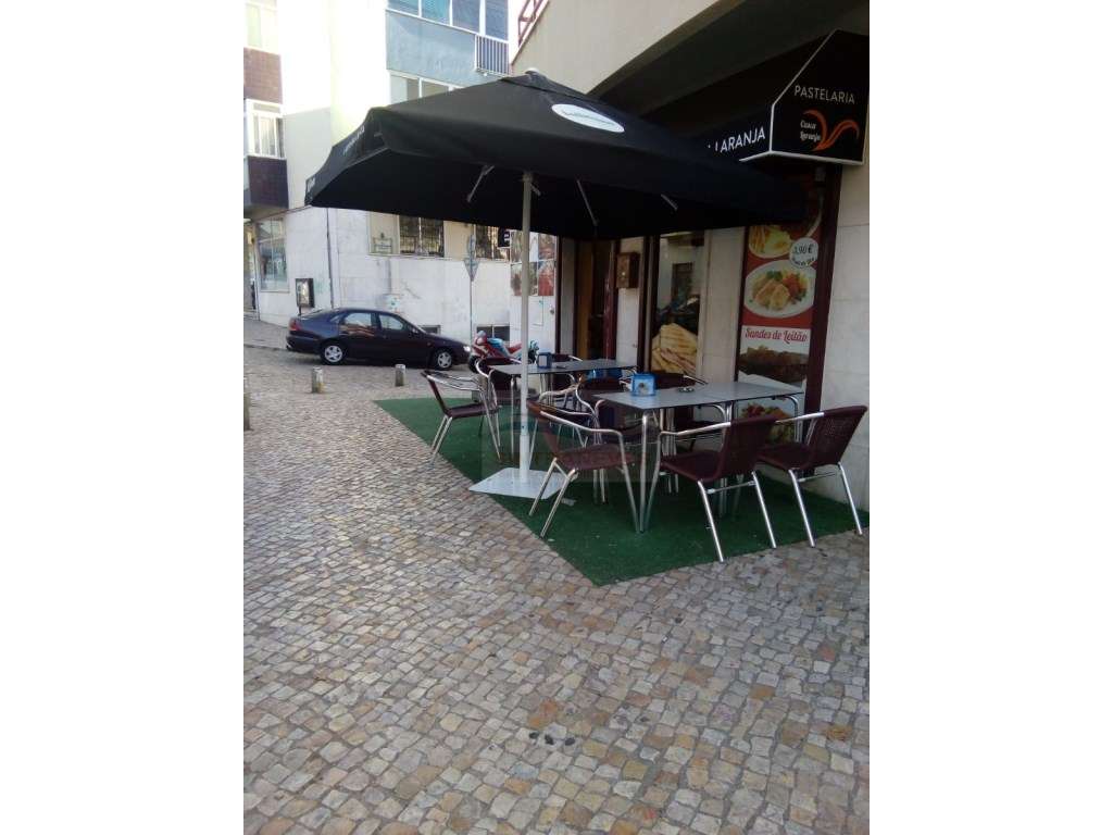 Snack bar , pastelaria ,restaurante, junto á estação de comboios e ... - Grande imagem: 5/17