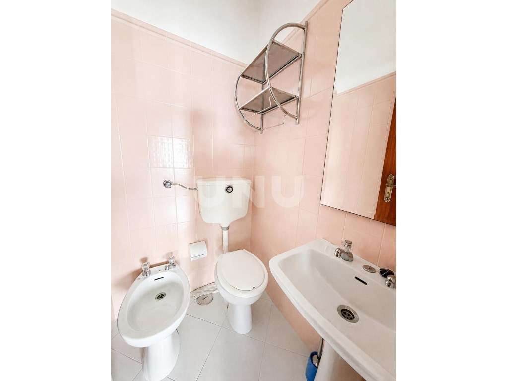 Apartamento T3 com Arrecadação e 2 WC- Torre da Marinha-7