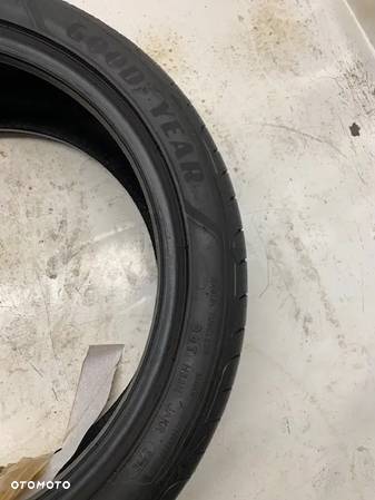 Opona GoodYear Eagle 235/45 R17  L - 176 - 4