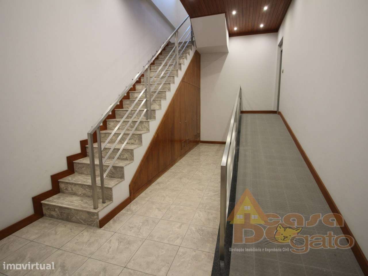 Moradia de 4 frentes com cave de 700 M2-38