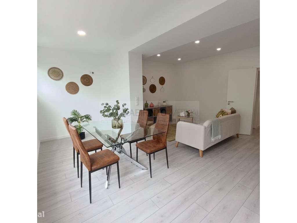 Vende-se excelente T3 com varanda, em Benfica - Lisboa - Grande imagem: 2/6