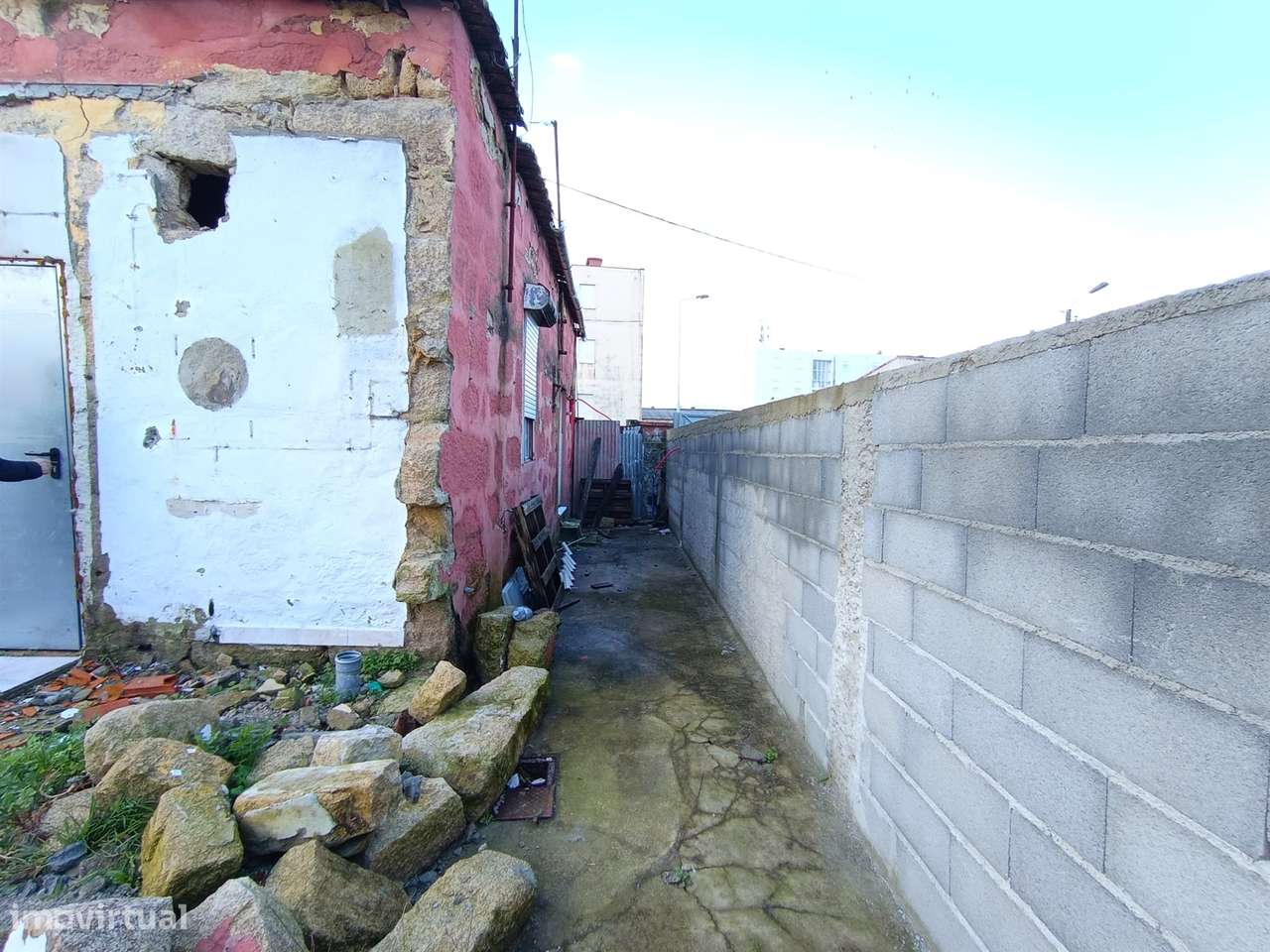 Moradia com Projeto Aprovado p/ T4 | Matosinhos | Elevado Potencial de - Grande imagem: 3/24