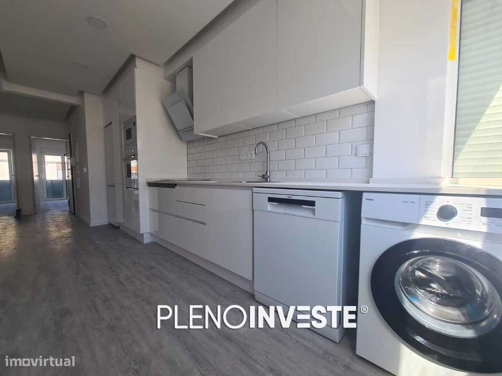 T2 Totalmente Remodelado com Varanda nas Paivas-16