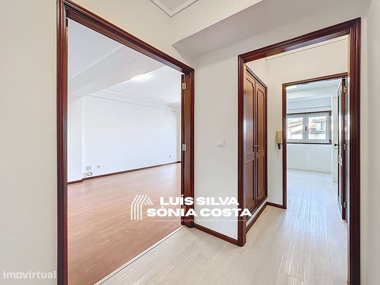 Apartamento T2 Remodelado c/ Varandas, Garagem & Elevador - Centro...-8
