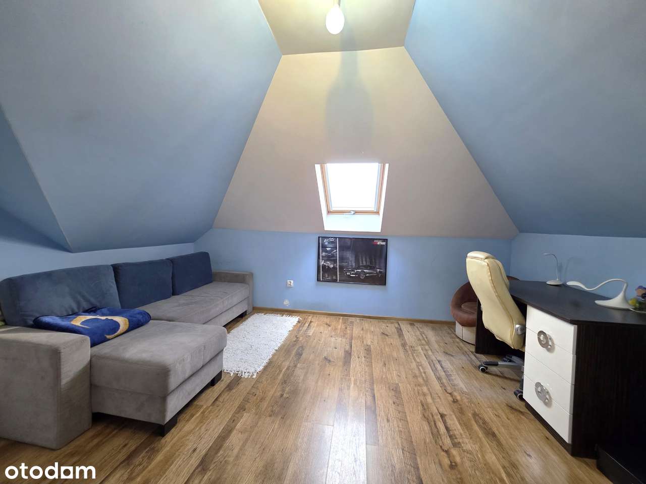 Dom 5/6 pokoi_taras_kominek_fotowoltaika_oddzielny garaż-8