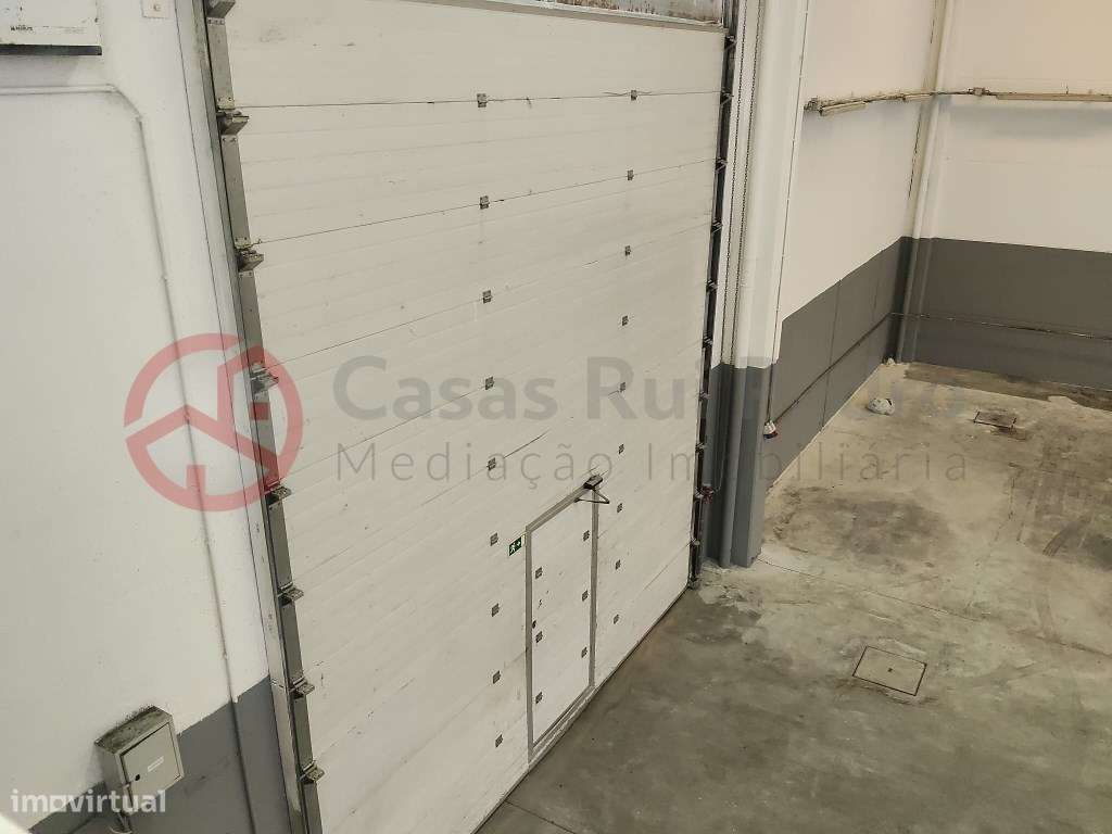 Armazém Tipo 2 à Venda em Parque Industrial Com ligação direta ao PT - Grande imagem: 4/26