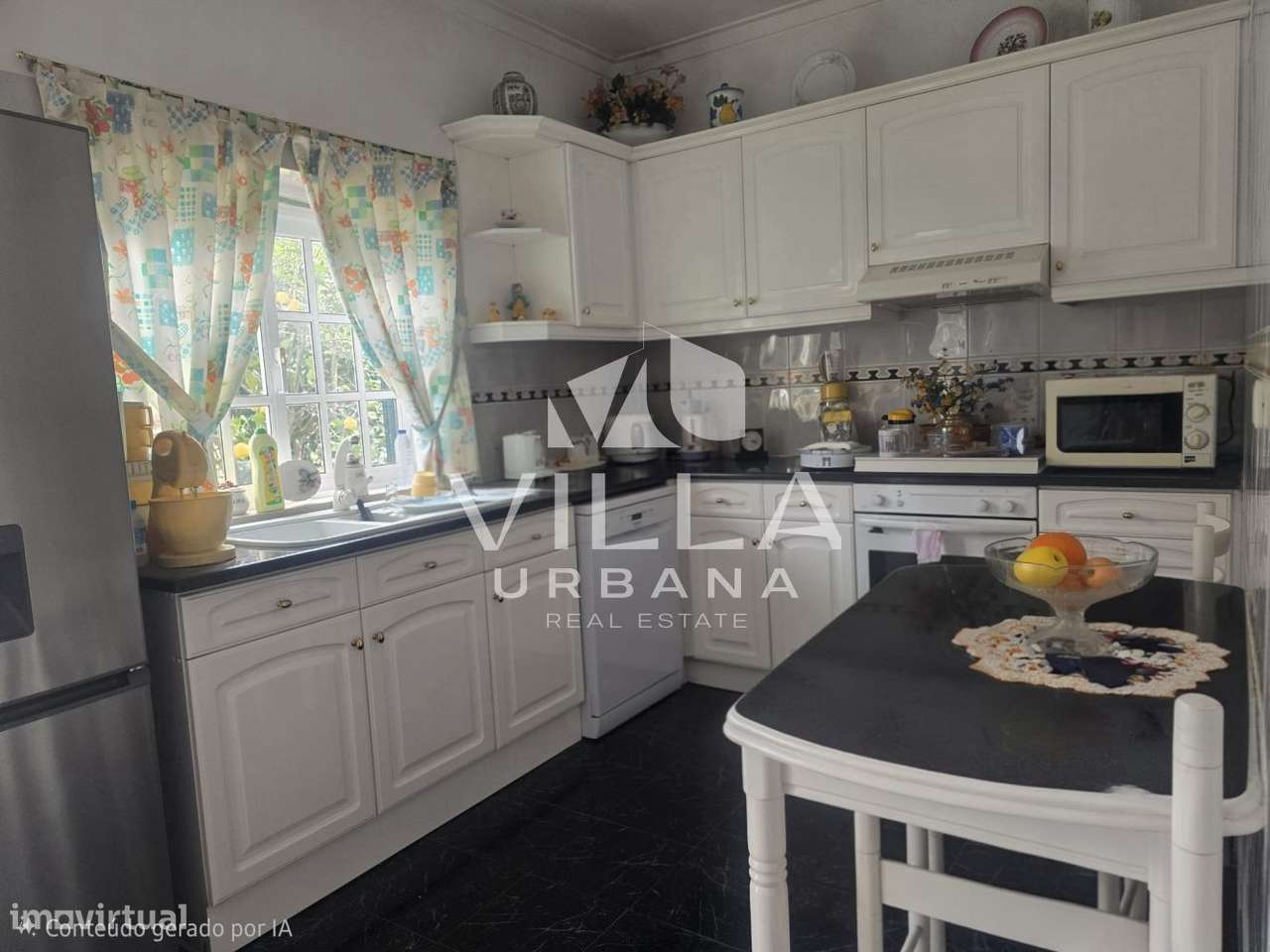 Moradia T4+1 em zona privilegiada nos Foros de Amora-6