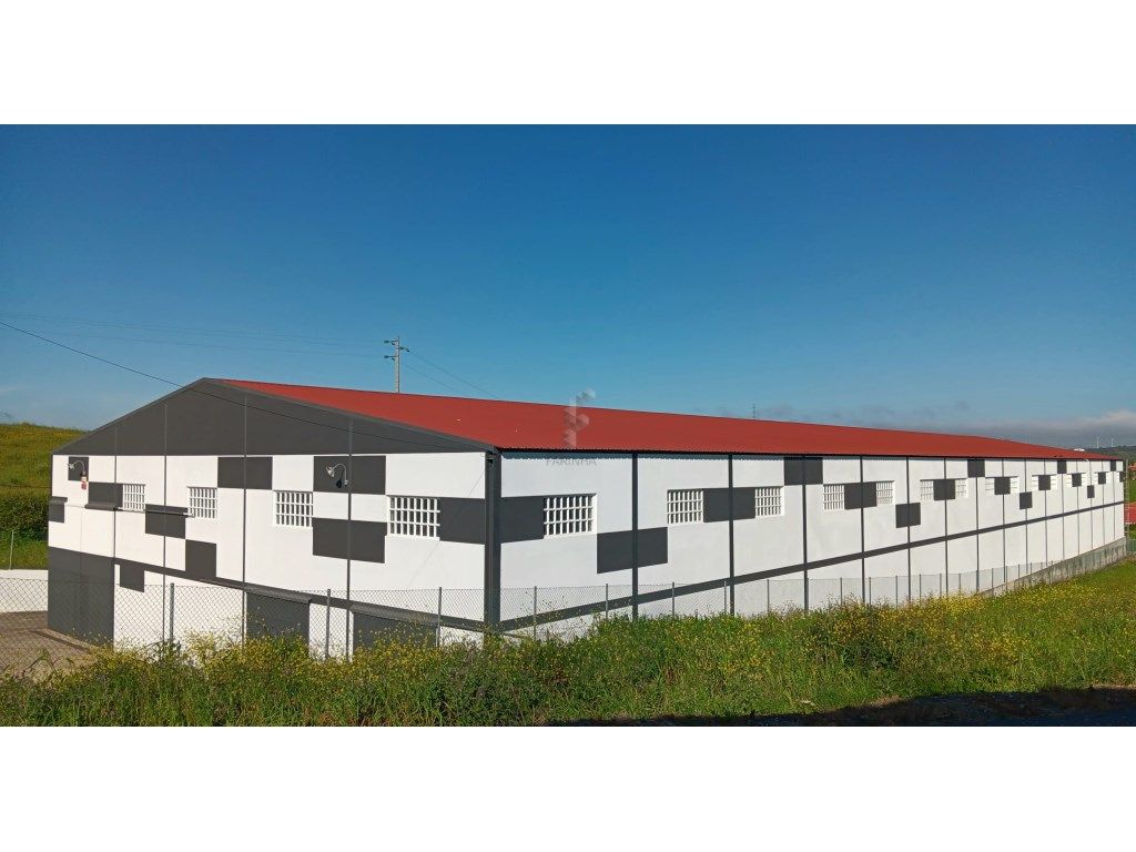 ARMAZÉM com LICENÇA de UTILIZAÇÃO INDUSTRIAL. 
2.000 m2 ...