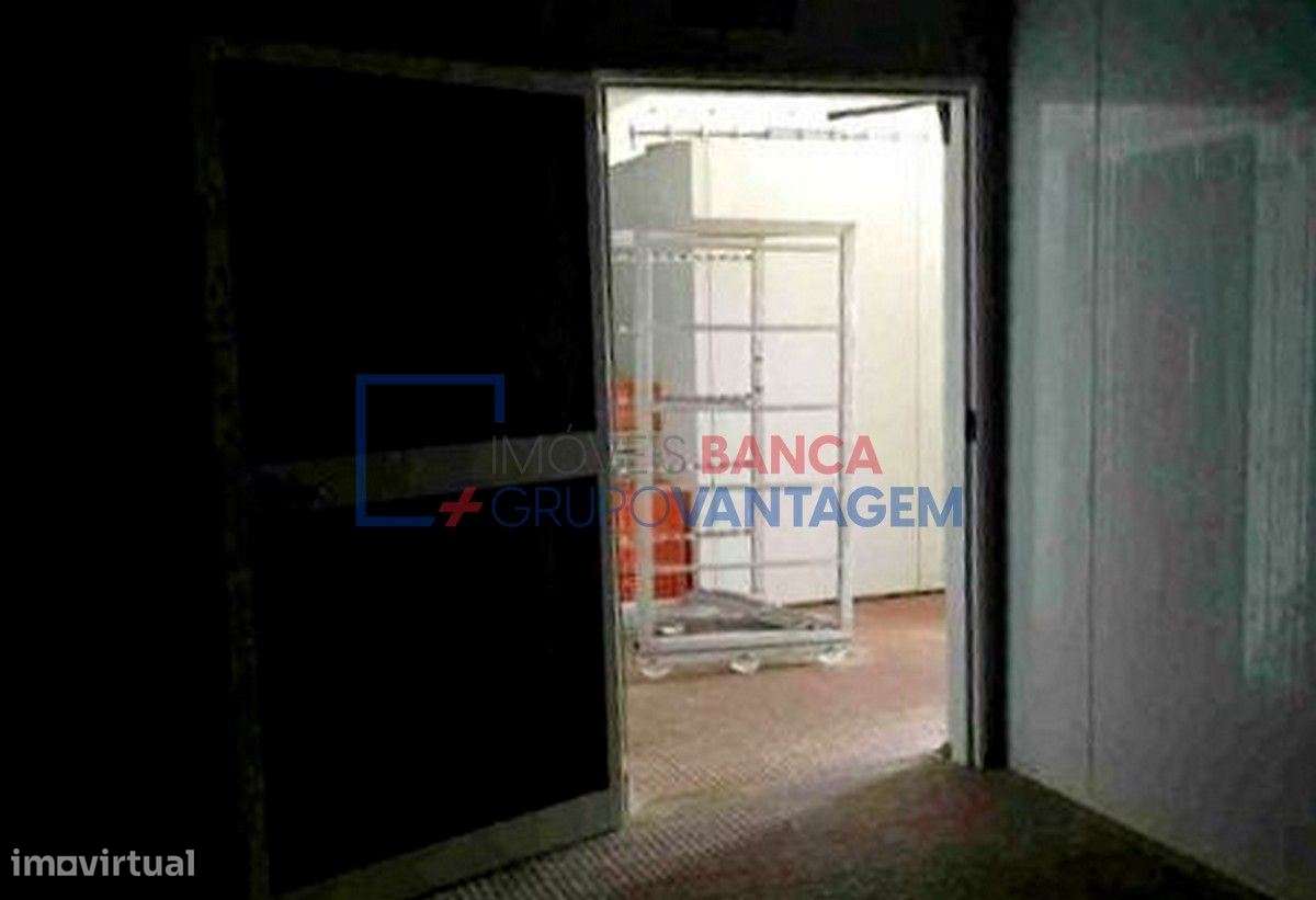 Armazém industrial situado em 2 lotes na Zona Industrial de Vale de... - Grande imagem: 4/6