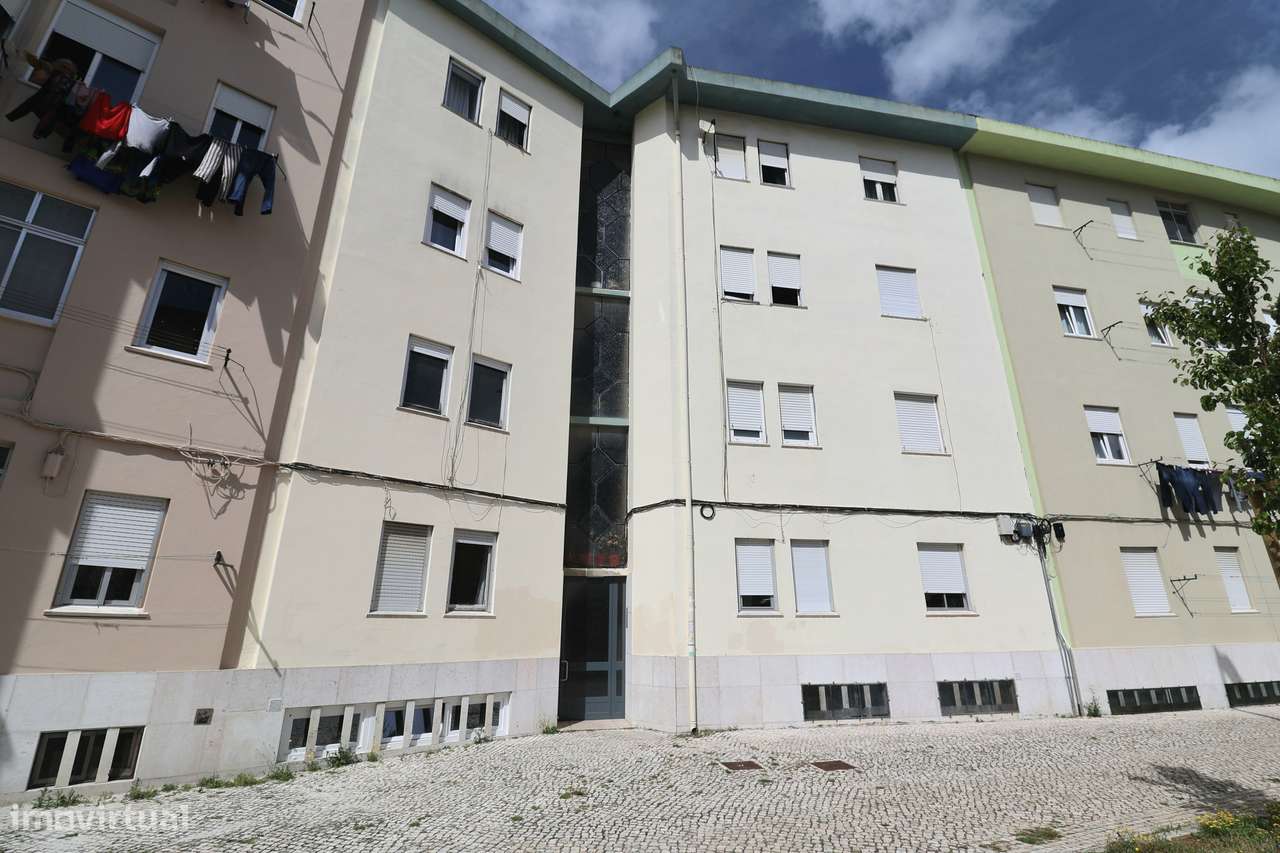 Venda de atelier convertido em habitação a estrear T4 Venteira Amadora-18