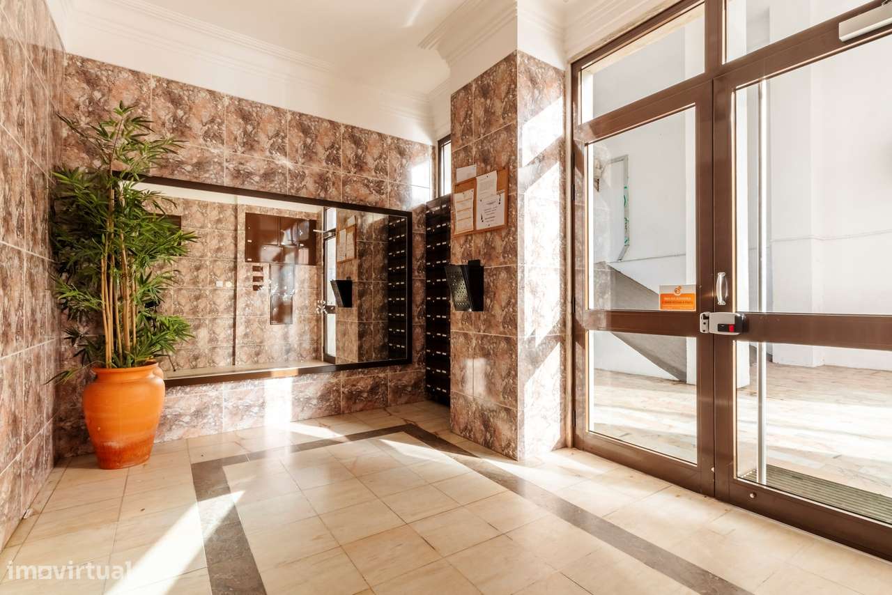 Apartamento T2 c/ 2 Wcs em Rio de Mouro, Sintra - Grande imagem: 4/47