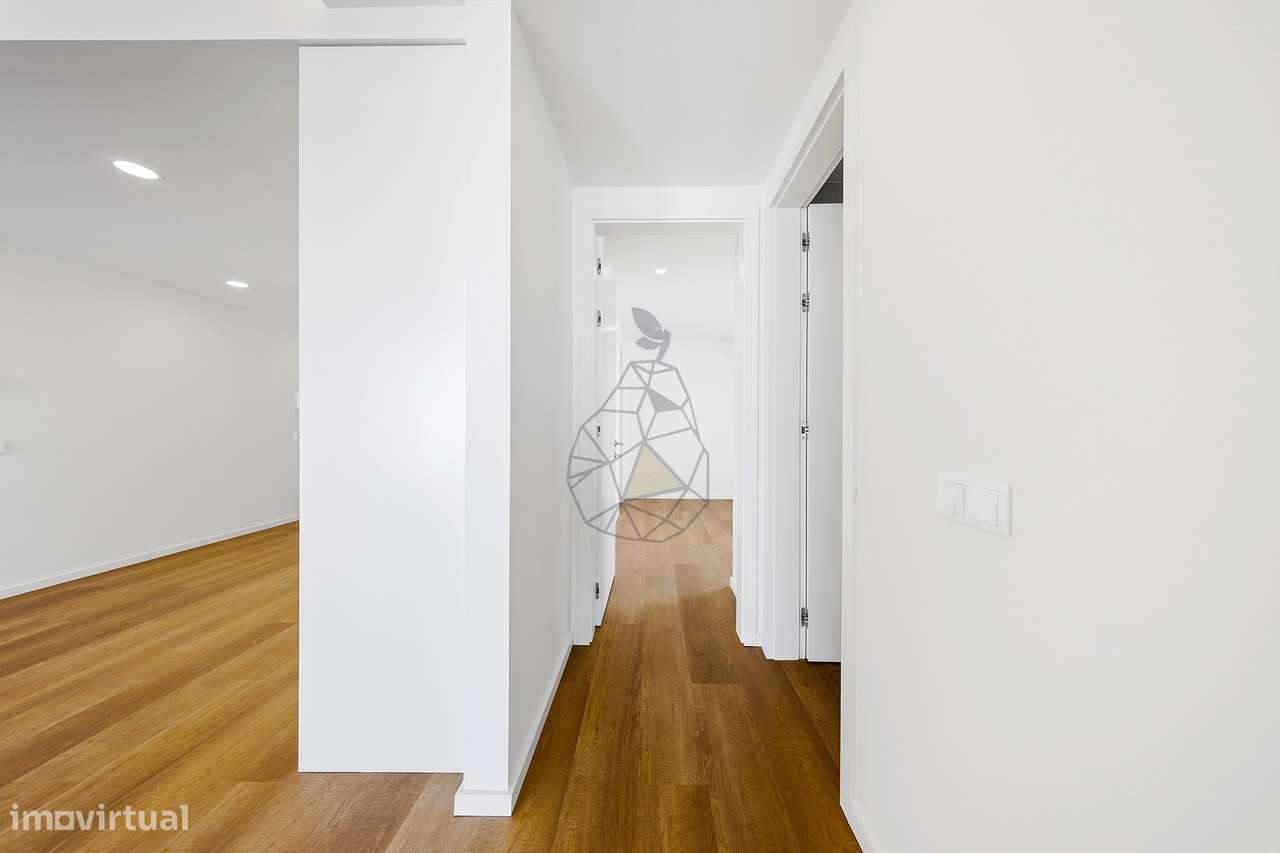 Apartamento com dois quartos , dois lugares de estacionamento e Piscin-18