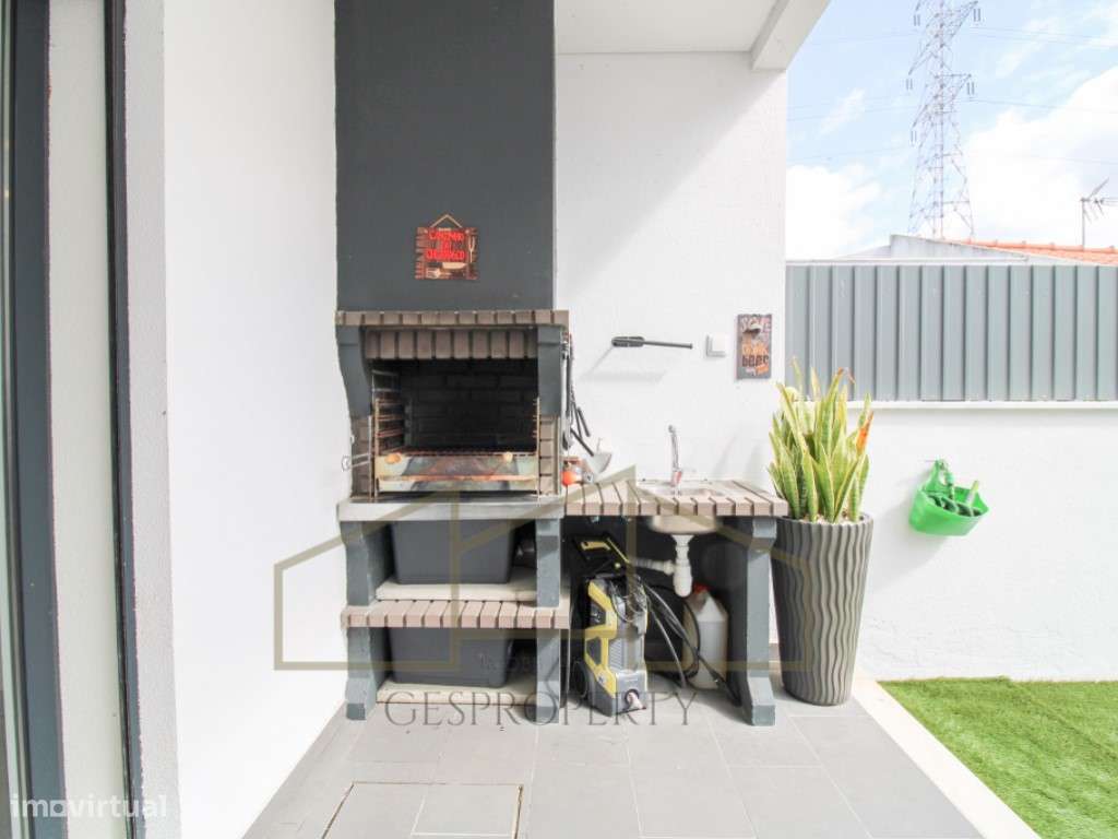 Moradia T3 nos Redondos, em Fernão Ferro-9