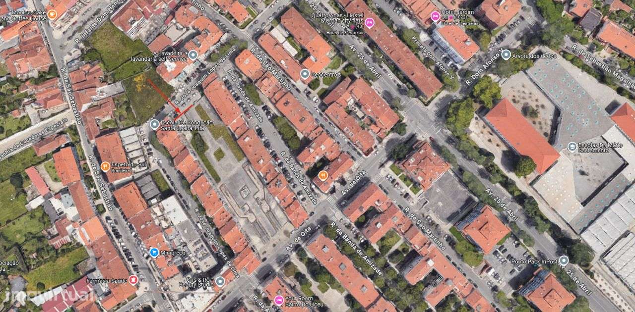 Lote de garagens fechadas no Bairro do Liceu, Aveiro-16