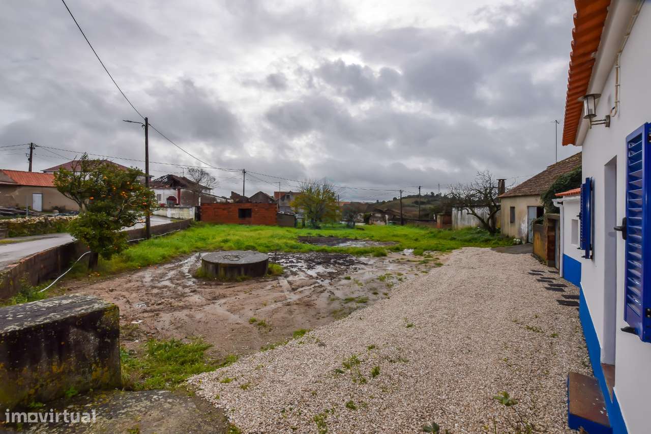 Moradia T3 + 1 Renovada + Garagem + Moradia em ruinas e diversos anexo-24