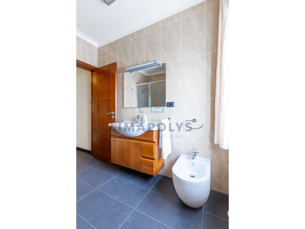 Moradia T4 com Vista Mar a 50m da Praia - Oportunidade Única!-21