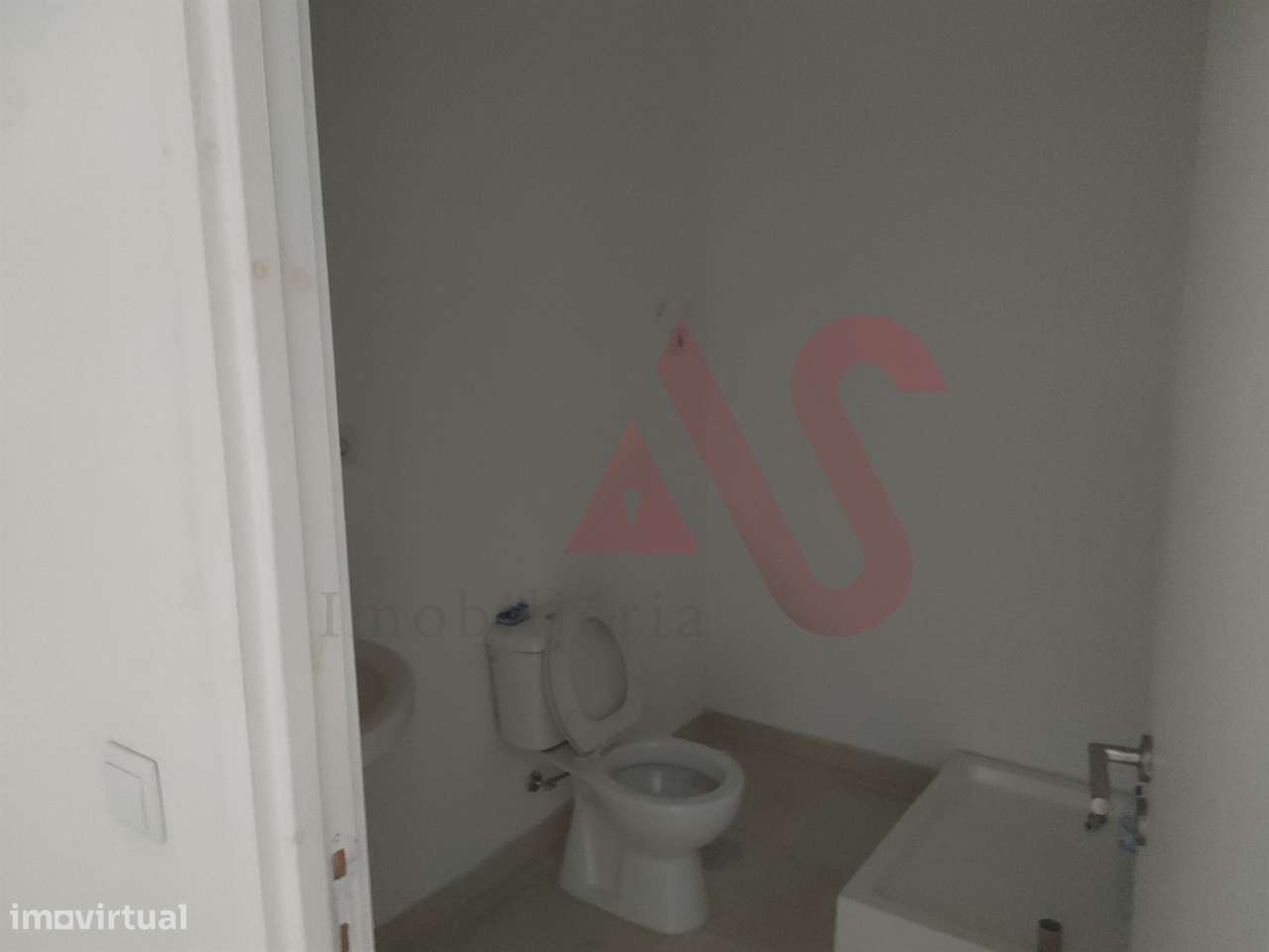 Loja com 98 m²,  a 2 min. do Hospital e a 5 min. do Centro Histórico d - Grande imagem: 4/6