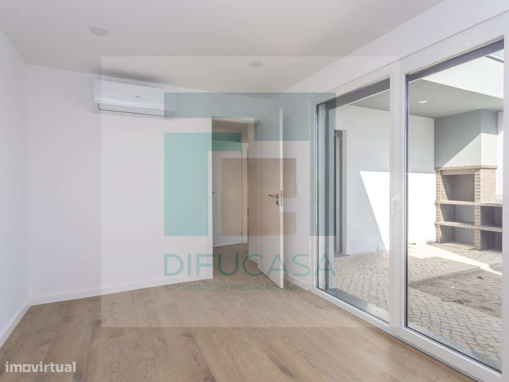 R084_2_Moradia Geminada T3+1-19