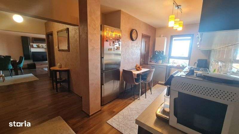 Vand apartament 4 camere, zona 7 Noiembrie - Imagine principală: 5/8