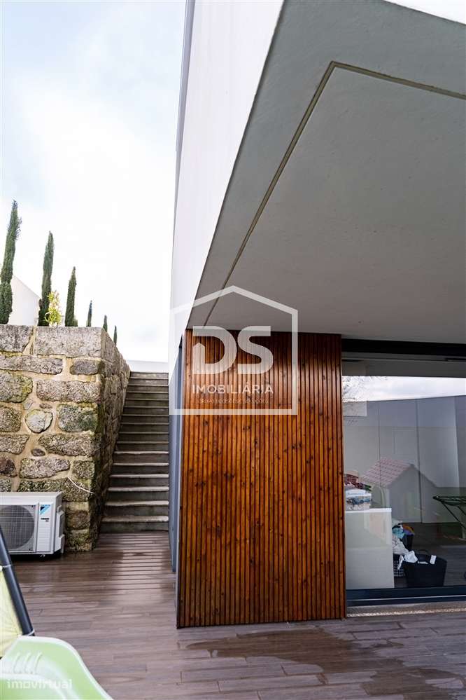 MORADIA DE LUXO T3 + ESCRITORIO - CENTRO DE PAÇOS DE FERREIRA-11