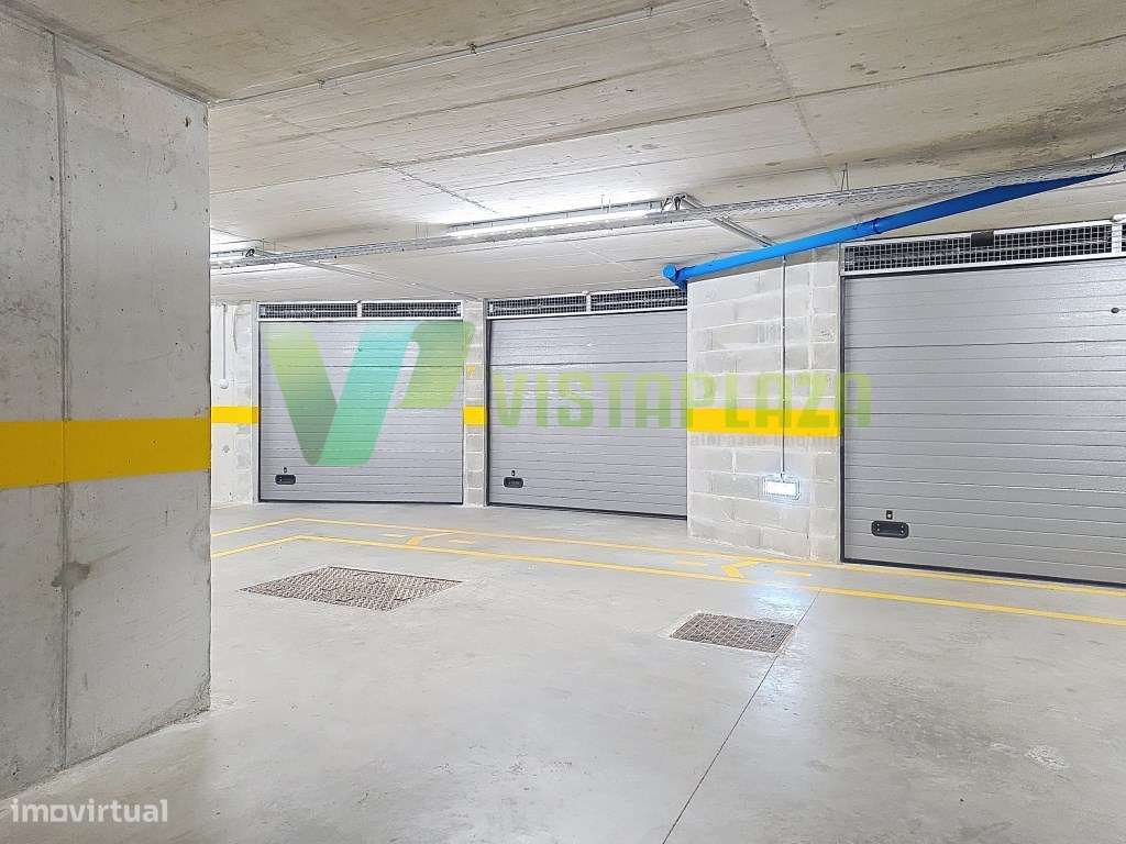 Apartamento Duplex com Terraço e Vista Panorâmica, piscina e garage...-49