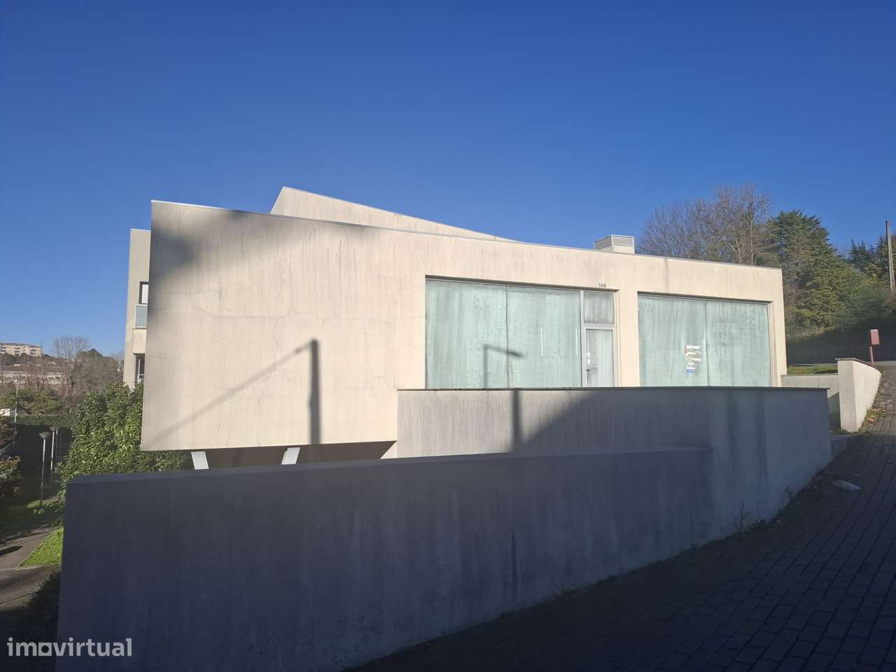 Venda um edifício de lojas Azurem Guimarães - Grande imagem: 3/8