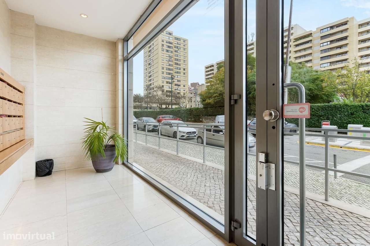 Apartamento T3 com vista, Laranjeiras, Lisboa - Grande imagem: 3/25
