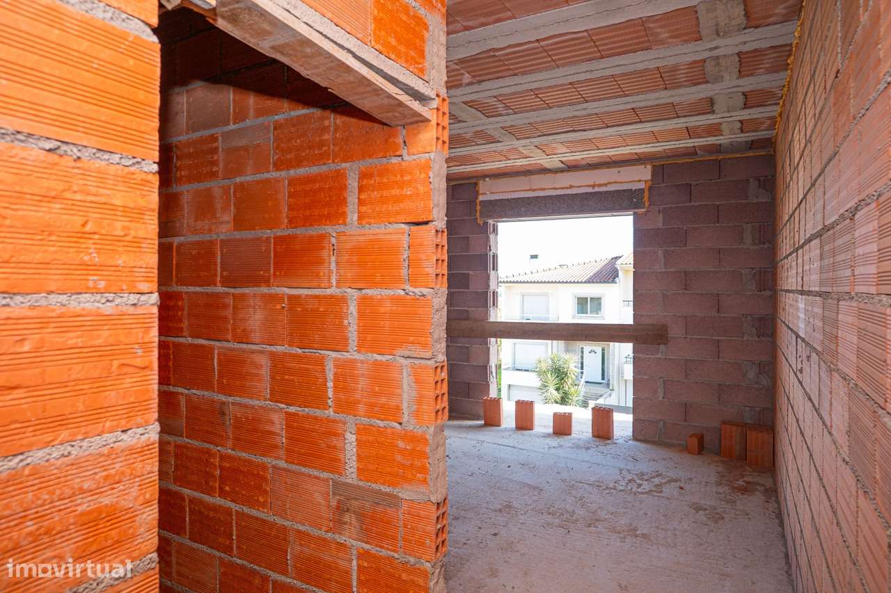 Moradia T3 por terminar em Cabanelas|Elevado potencial de investimento-11
