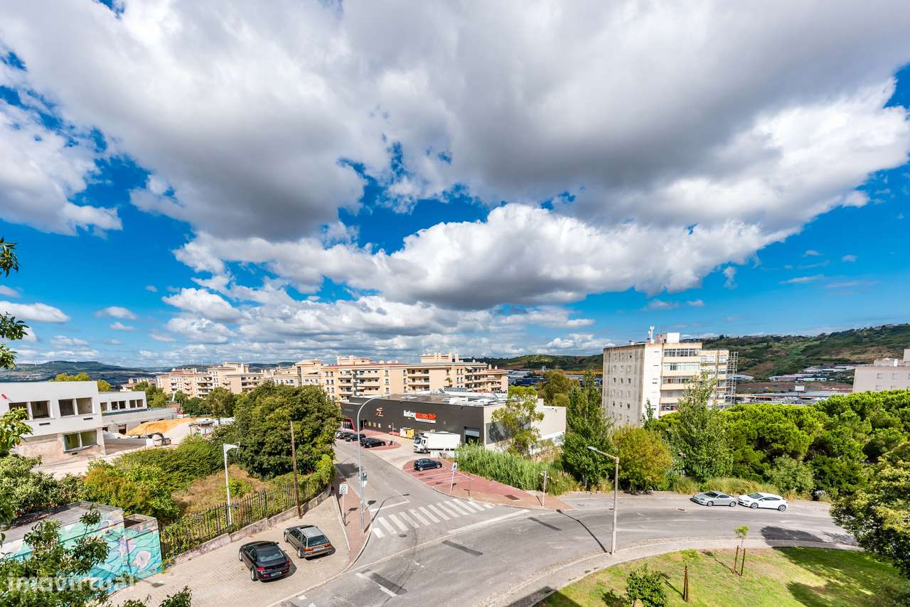 Apartamento T7 com 3 casas de banho e varandas | ou T4 + T3-9