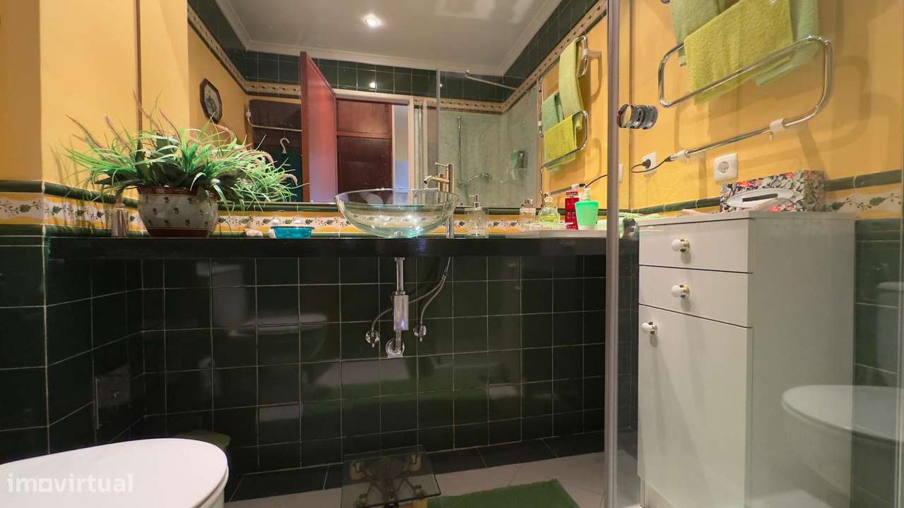 Moradia T6 - 220m2 - 3 pisos - 2 garagens - Barro - Pinheiro de Loures-36