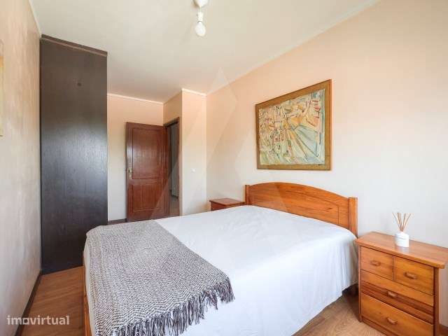 Apartamento T1+1 com arrumos e lugar de garagem em Mafamude!-14