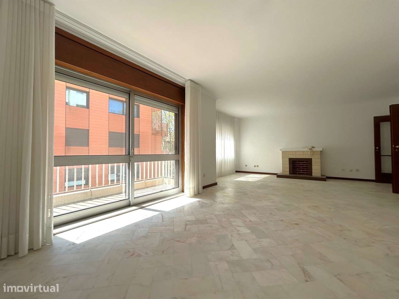 T4 para arrendamento | Varanda e Garagem | Foz do Douro - Grande imagem: 2/25