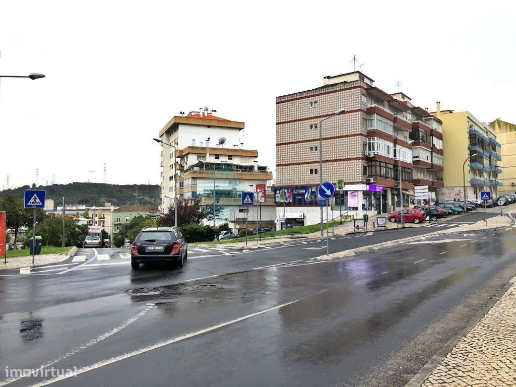 Loja ampla com 420m2 em Odivelas - Grande imagem: 3/14