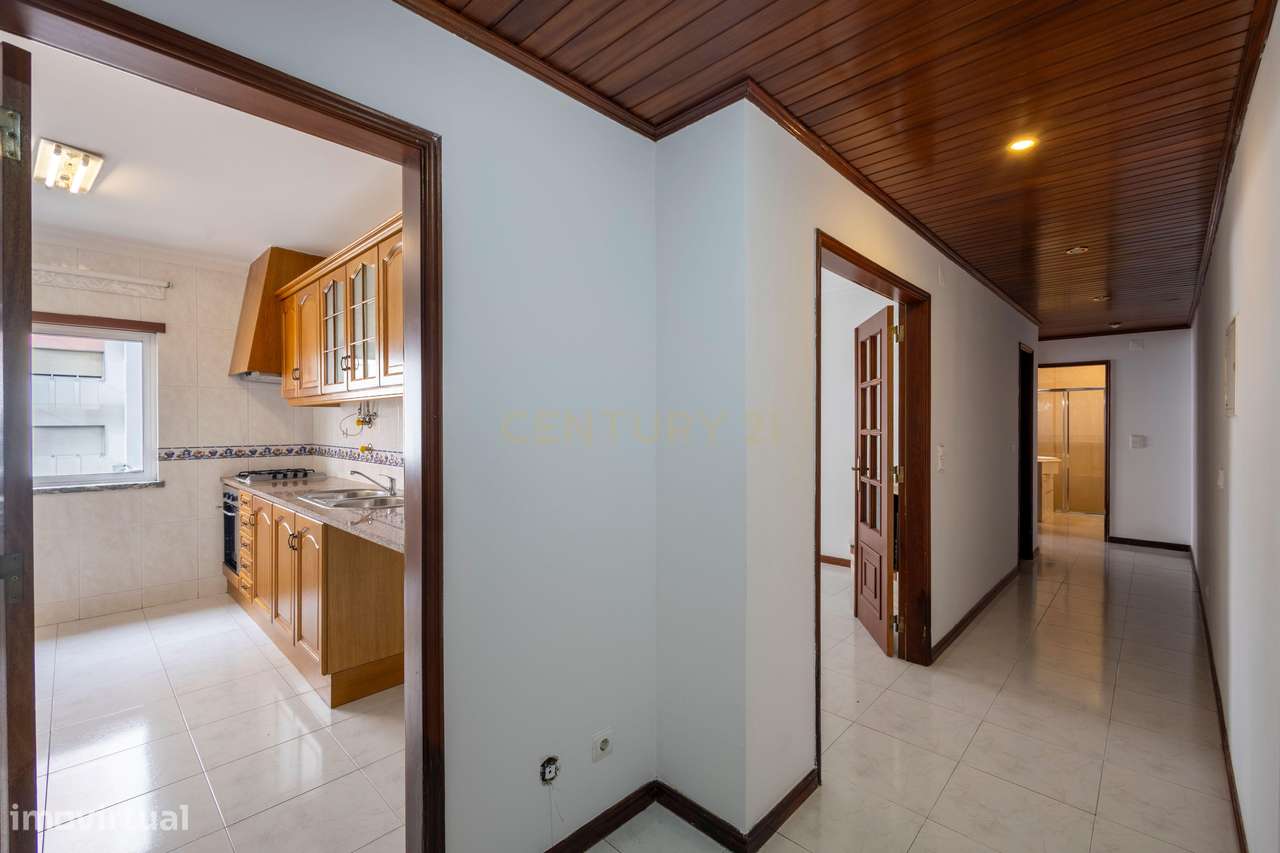 Apartamento T2 com varanda e lareira em zona calma - Grande imagem: 3/22